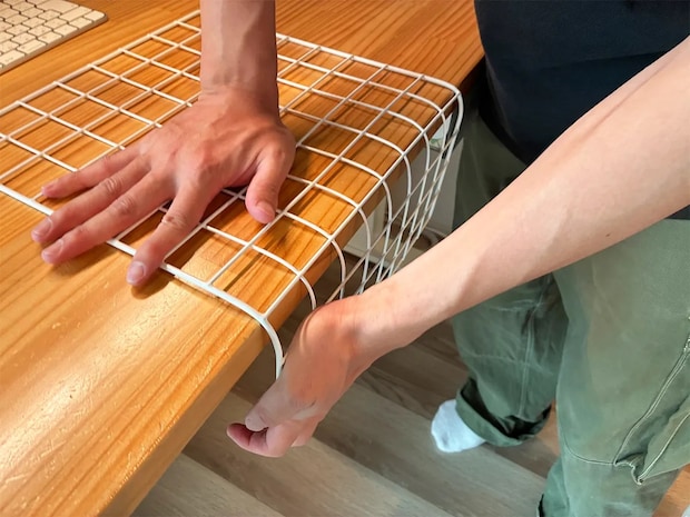 ティッシュ置き場が3分で作れる! 机のデッドスペースを生かす100均アイテム活用術