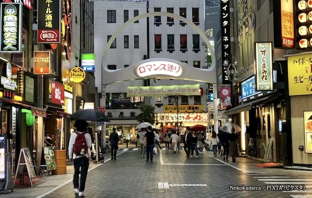 『池袋駅西口ロマンス通り』の写真