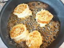 潰した豆腐に「大さじ2杯」混ぜてみて！　子供が喜ぶ簡単おかずが「驚くほどもちもち」