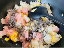 いつものチャーハンに飽きたらこれ！塩こんぶチャーハン試してみた