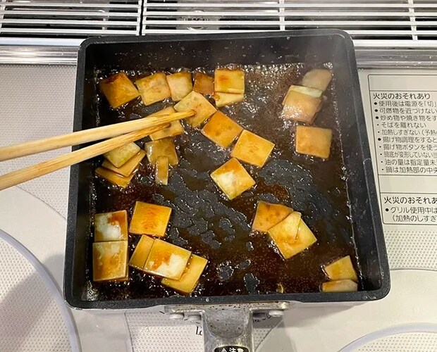 ブロッコリーの茎を炒める写真（撮影：grapeフード編集部）
