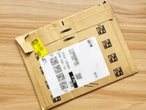 Amazonの『紙製クッション封筒』捨てないで！　ハサミで切ってみると…？