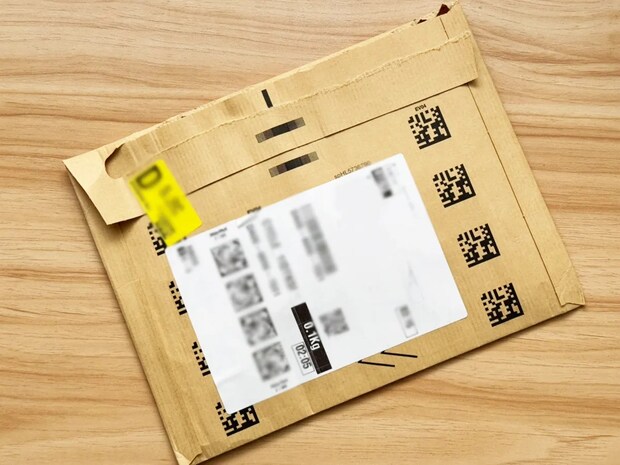 Amazonの『紙製クッション封筒』捨てないで! ハサミで切ってみると…?