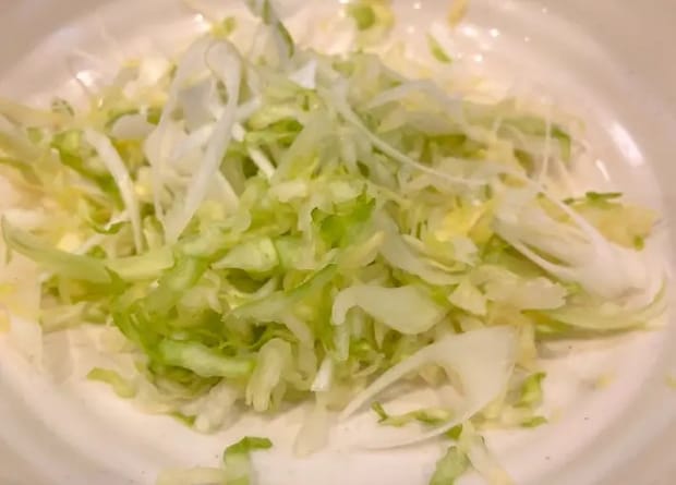 調理中の画像、野菜カット（撮影：エニママ）