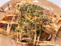 この手があった！粉を使わない『お好み焼き風』　油揚げに具材を詰めて