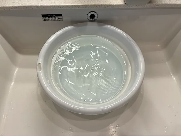 水をためたバケツ（撮影：grapeライフハック編集部）