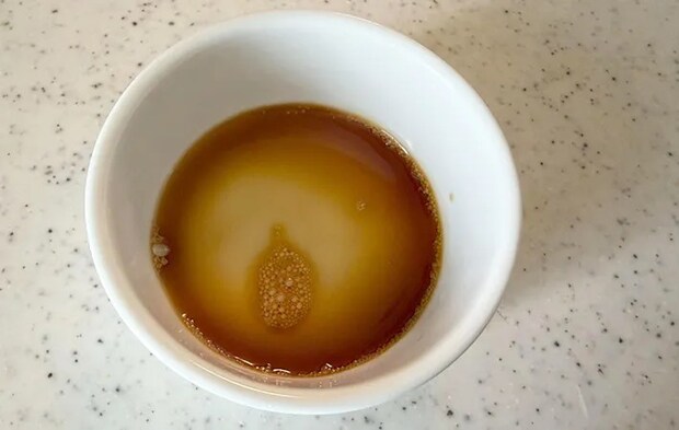 泡から液体になった醤油画像（撮影：エニママ）