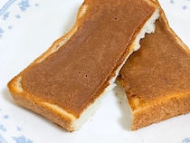 きな粉を練ります　10分でできるトーストアレンジに「手がべたつかない」「どこから食べてもおいしい」
