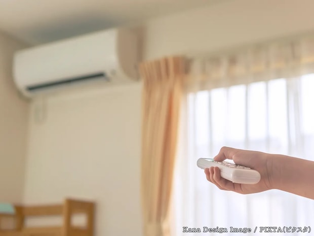 夏の帰宅後、冷房をつける前に? 電気代を抑えながら部屋を冷やすコツ