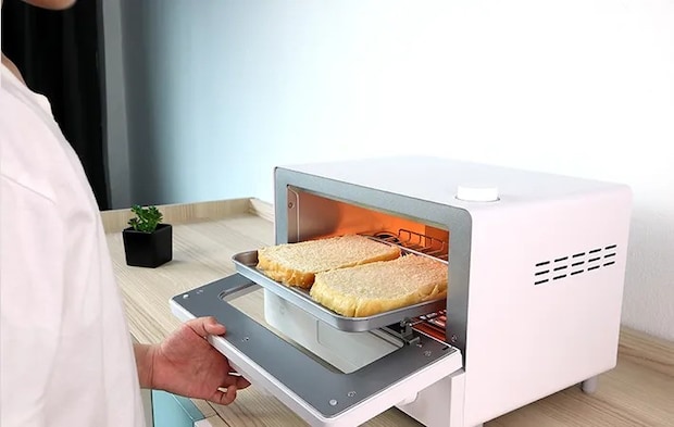 トースターと食パンの写真