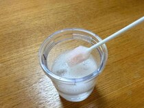 ダイソー『お口すっきりスポンジ』の意外な使い道　窓サッシの溝に滑らせたら…