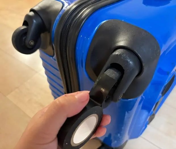 ビニールテープを巻く（撮影：grapeライフハック編集部）