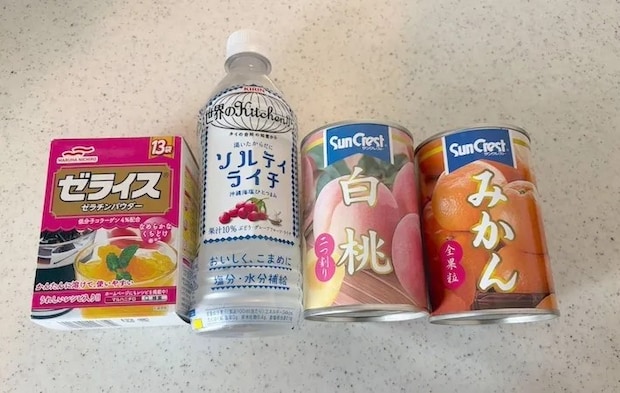 ゼラチン、『ソルティライチ』、白桃の缶詰、みかんの缶詰の画像（撮影：エニママ）
