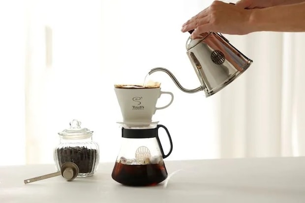 コーヒーをいれる写真