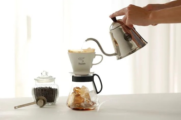 コーヒーをいれる写真
