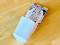 『ダイソー』の蛇口に掛ける洗剤ボトルポケットに「食器用洗剤は入れません」　どこで使うのかというと…？