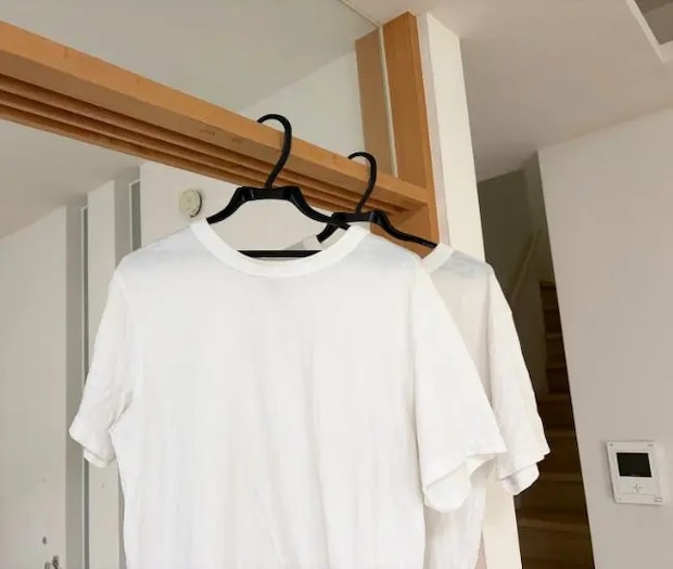 Tシャツを干した様子（撮影：grapeライフハック編集部）