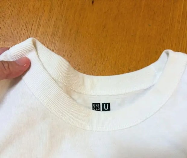 Tシャツの首元（撮影：grapeライフハック編集部）