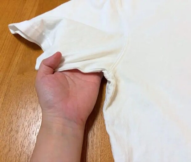 Tシャツの脇（撮影：grapeライフハック編集部）