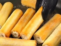 安いちくわにチーズを詰めて…揚げ焼きした一皿に「発想すごい」「箸が止まらん」