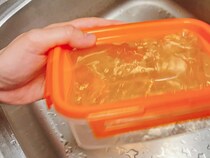 ニオイがついたタッパーを3分でキレイにする方法　化学のプロのおすすめは？