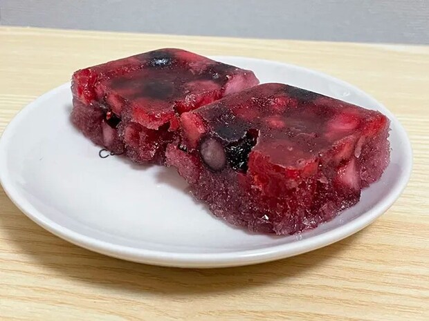 冷凍ゼリーの断面（撮影：grapeフード編集部）