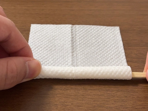 割り箸におしぼりを巻くと… 余りがちなアイテムだけで家中がピカピカになった