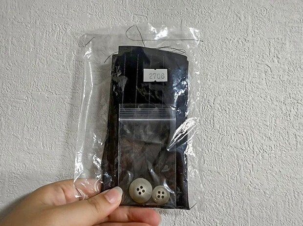 残布とボタンの写真