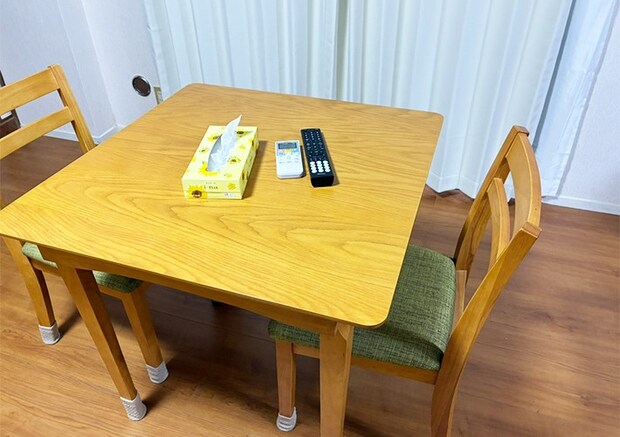 ダイニングテーブルの写真（撮影：grapeライフハック編集部）