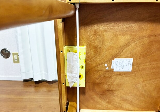 テーブルの下収納の写真（撮影：grapeライフハック編集部）