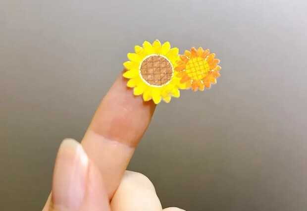 ヒマワリのシールの写真（撮影：grapeライフハック編集部）