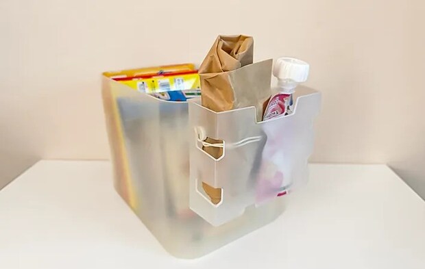 『棚下食品収納ボックス』の活用写真（撮影：ワード）