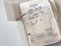 処方薬の袋に『穴』を開けて…　画期的な保管方法に「分かりやすくて便利！」