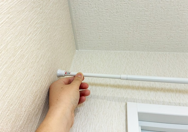 つっぱり棒のトイレ収納写真（撮影：grapeライフハック編集部）