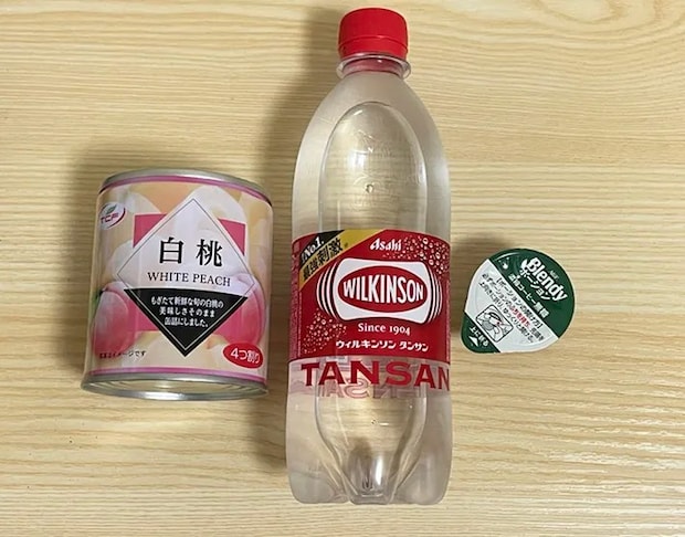 桃の缶詰、炭酸水、コーヒーポーションの写真（撮影：grapeフード編集部）