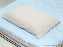 冷感パッドの下、いつもの寝具のままにしてない？　ひんやり感を持続させるコツを、プロが解説