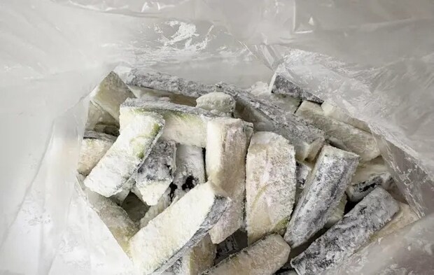 ズッキーニに片栗粉をまぶした画像（撮影：エニママ）