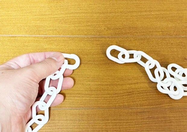 つっぱり棒とチェーンの活用写真（撮影：grapeライフハック編集部）