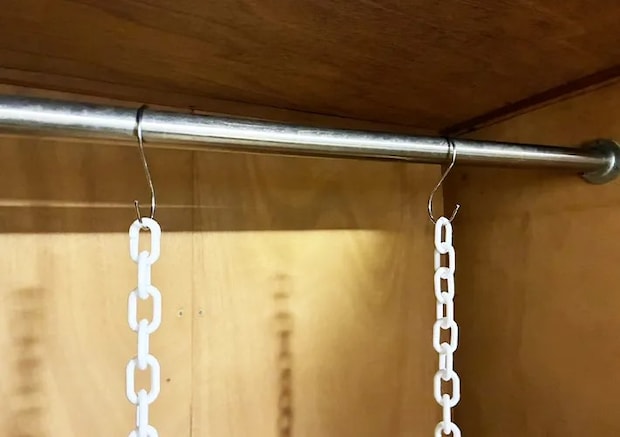 つっぱり棒とチェーンの活用写真（撮影：grapeライフハック編集部）