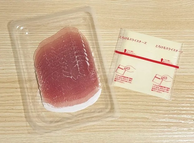 生ハムとスライスチーズの写真（撮影：grapeフード編集部）