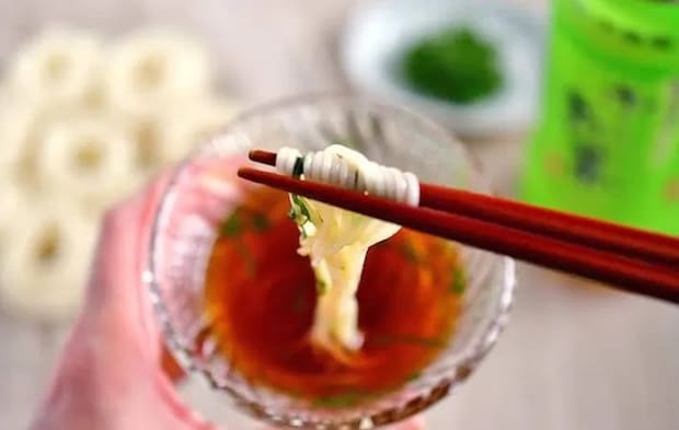 『緑茶割りとそうめん』の写真（撮影：小泉明代）