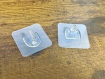 ダイソーが太鼓判！　狭いキッチンが快適になる『フィルムフック』の活用法【4選】
