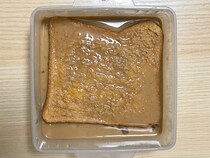 牛乳と卵に混ぜたのは…　大さじ1杯の調味料で『フレンチトースト』が激変！