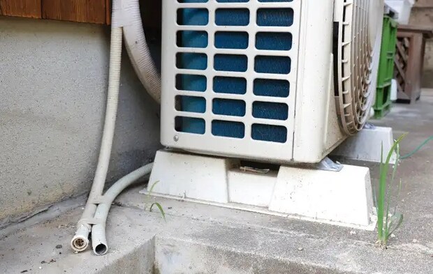 室外機とドレンホースの写真