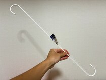 『55cmハンガー』で物干しスペースが2倍に！　100均アイテム4つの簡単活用法