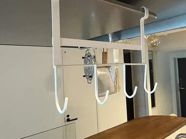 ダイソーの４連フックの写真（撮影：grapeライフハック編集部)