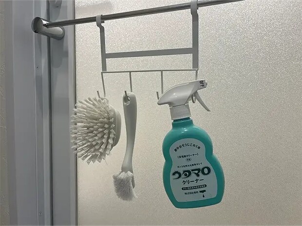 ダイソーの４連フックの写真（撮影：grapeライフハック編集部)