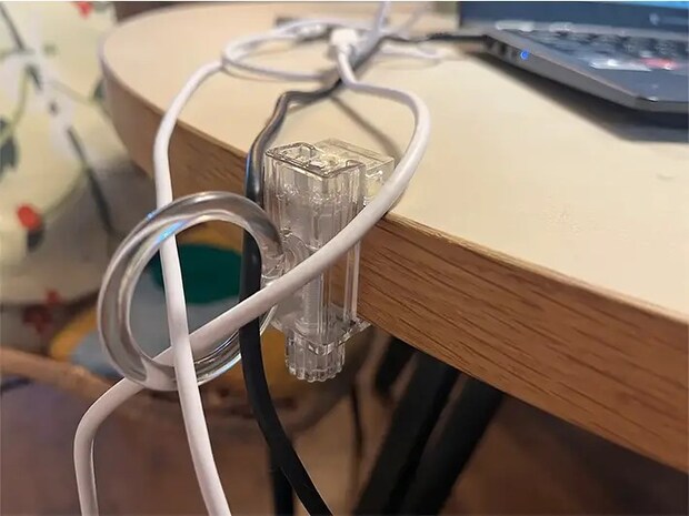 セリアのかもいリングフッククリアの写真（撮影：grapeライフハック編集部)