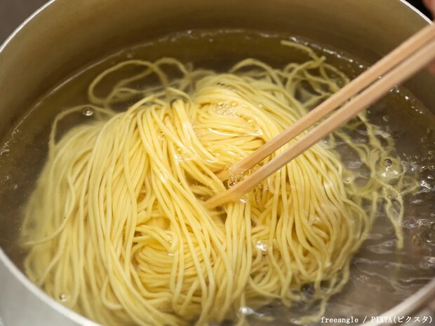 夏に食べたい冷やし中華　麺をツルツルにする『ゆでる前後の一工夫』とは？