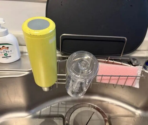 重いボトルをかけても落ちない（撮影：grapeライフハック編集部）